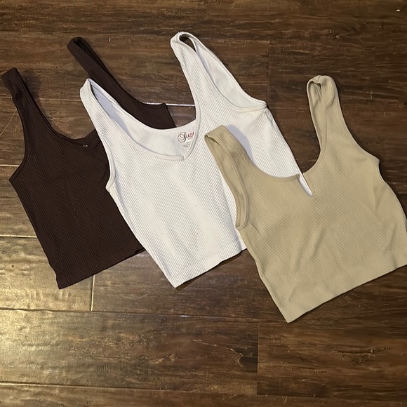 3 piece cropped tank bundle - Picture 1 of 1